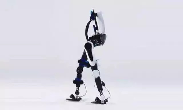 展上智能丨機(jī)器人正活躍在世界人工智能大會(huì)上